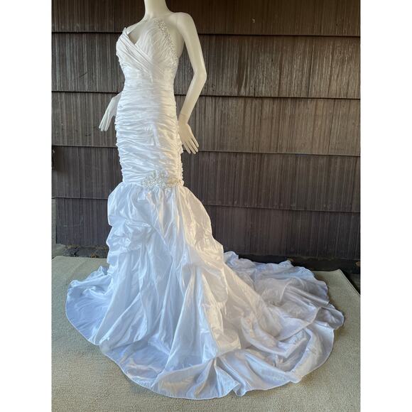 🔥NWT Bridess Strapless Ruched Beaded Chapel Train Contemporary Wedding Dress 8 - Picture 3 of 17